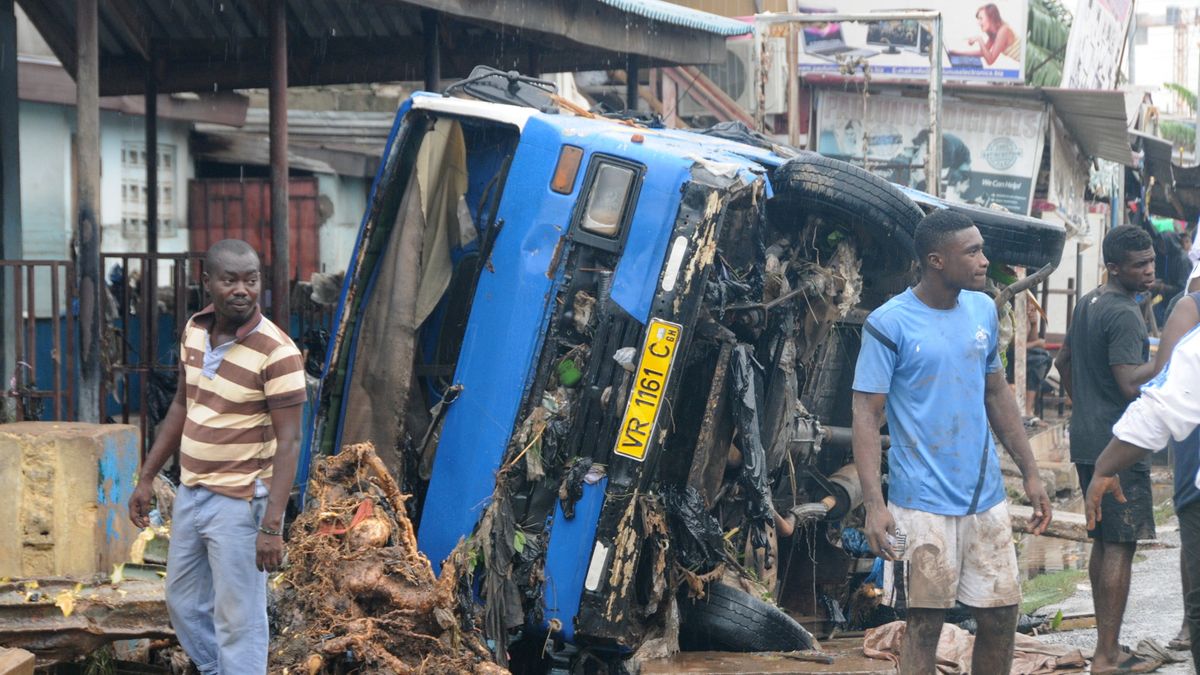 Exploze v Ghaně srovnala se zemí stovky domů. Zemřelo nejméně sedmnáct lidí